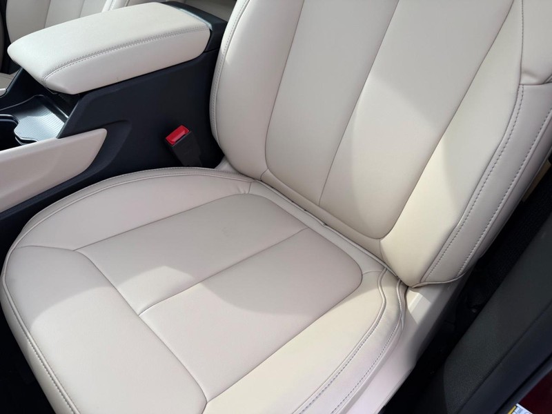 Jeep Grand Cherokee Vehicle Full-screen Gallery Image 32