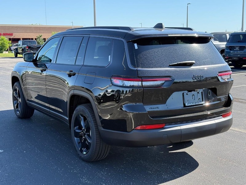 Jeep Grand Cherokee L Vehicle Full-screen Gallery Image 5