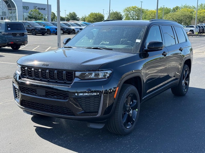 Jeep Grand Cherokee L Vehicle Full-screen Gallery Image 9