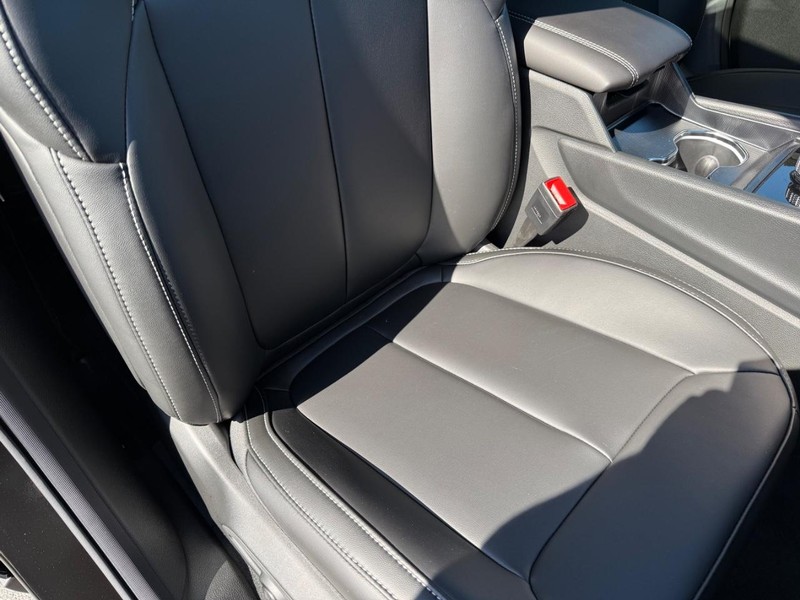 Jeep Grand Cherokee L Vehicle Full-screen Gallery Image 18