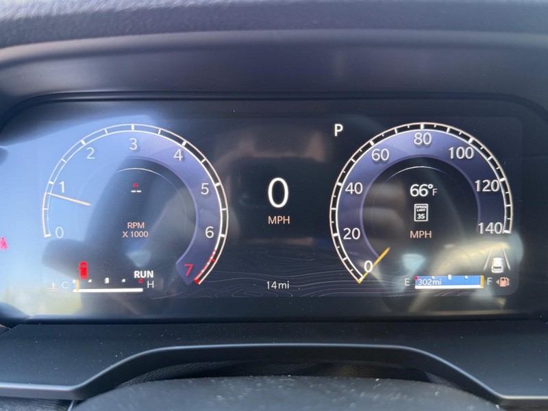 Jeep Grand Cherokee L Vehicle Full-screen Gallery Image 30