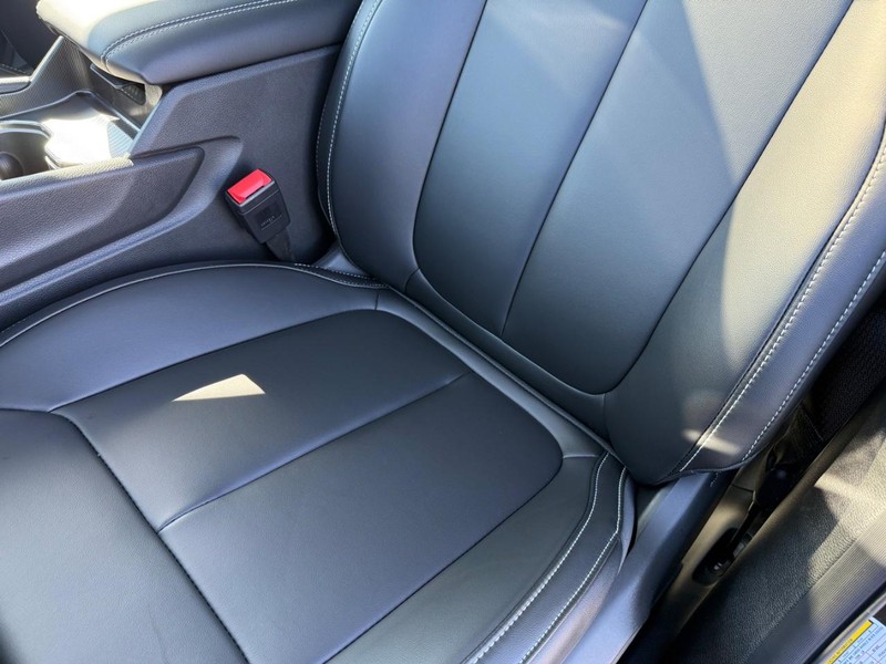 Jeep Grand Cherokee L Vehicle Full-screen Gallery Image 32