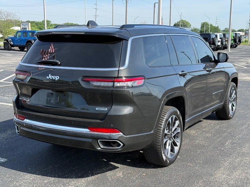 Jeep Grand Cherokee L Vehicle Full-screen Gallery Image 3