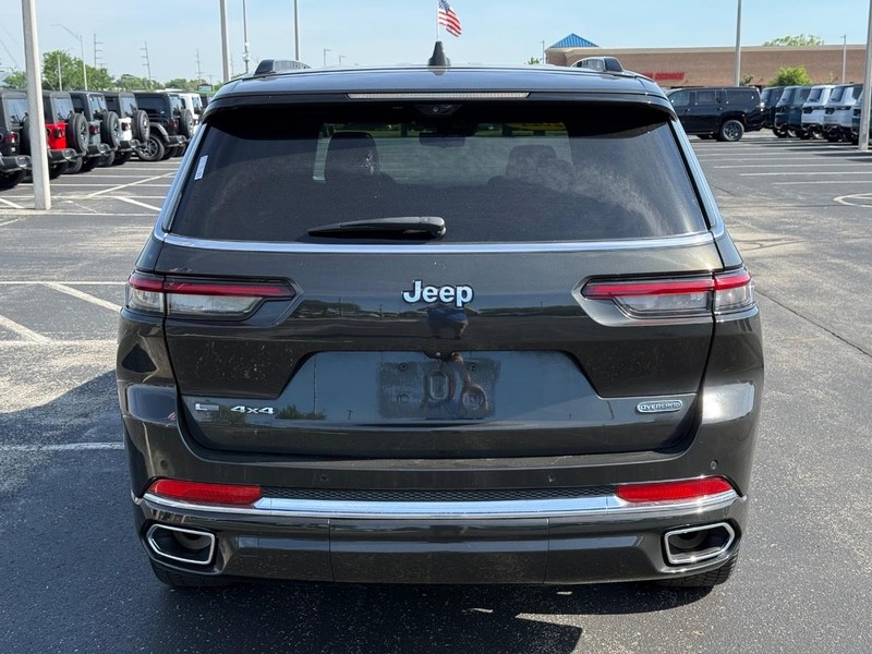 Jeep Grand Cherokee L Vehicle Full-screen Gallery Image 4