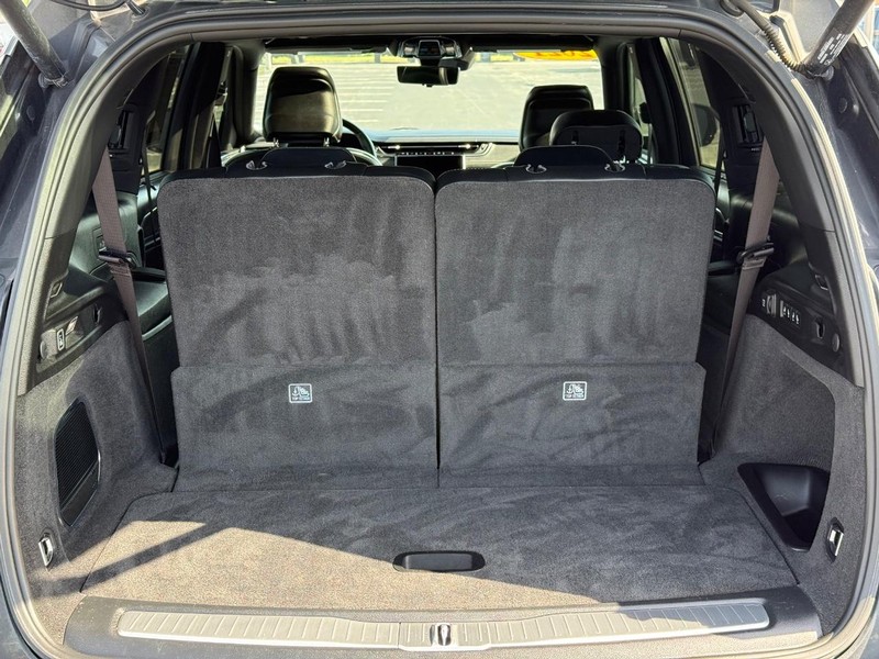 Jeep Grand Cherokee L Vehicle Full-screen Gallery Image 7