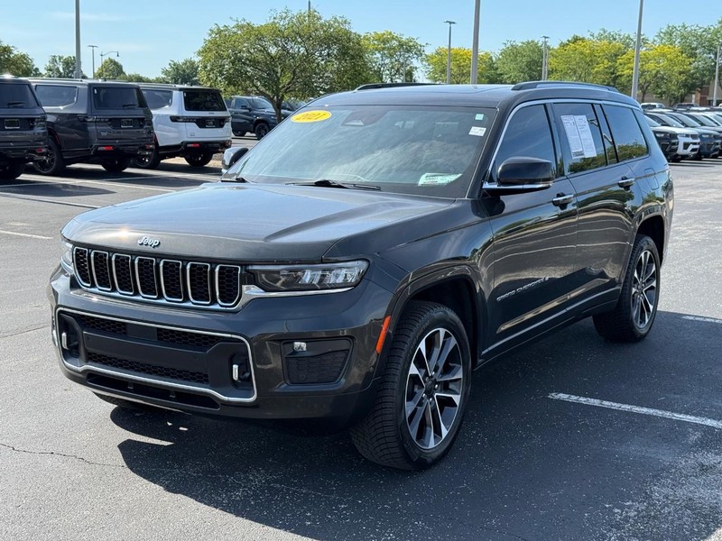 Jeep Grand Cherokee L Vehicle Full-screen Gallery Image 9