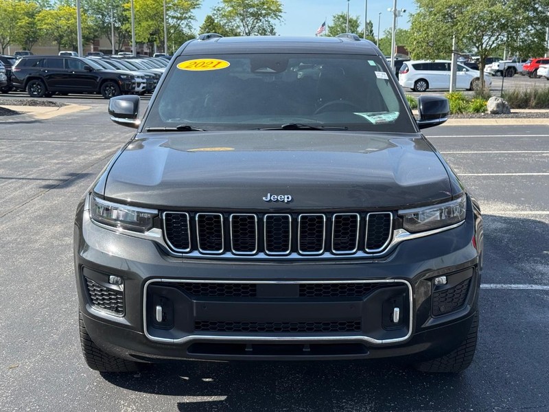 Jeep Grand Cherokee L Vehicle Full-screen Gallery Image 10