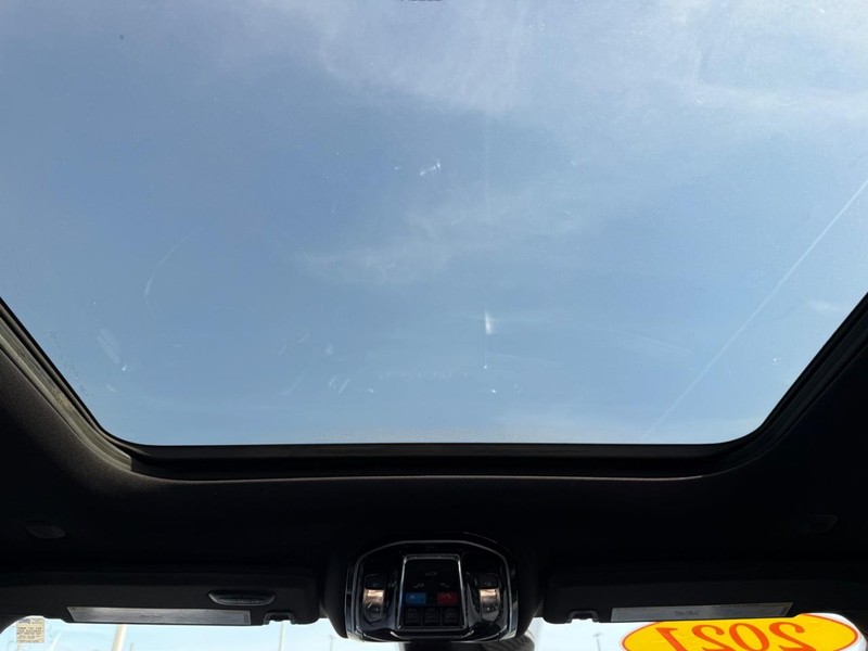 Jeep Grand Cherokee L Vehicle Full-screen Gallery Image 14