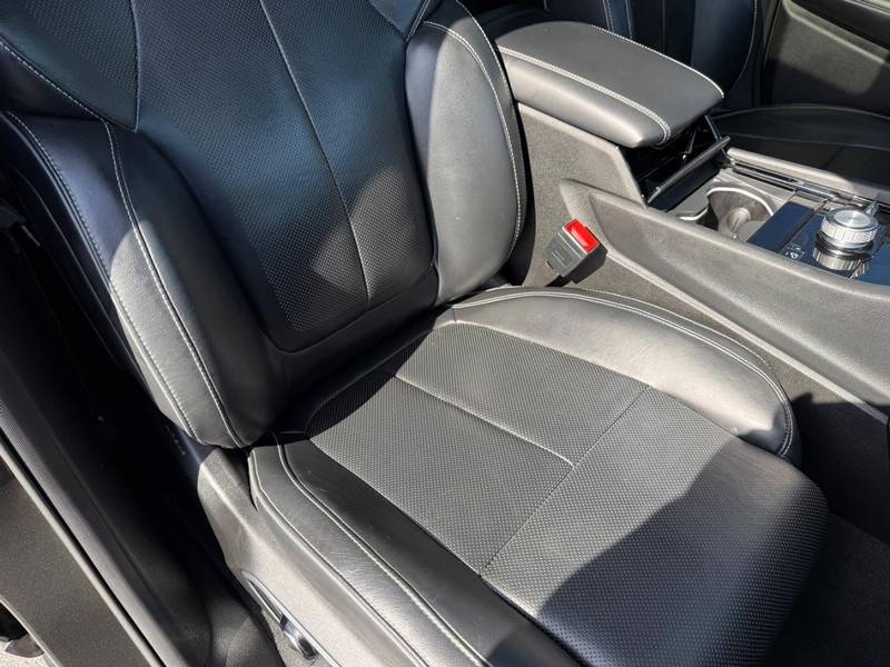 Jeep Grand Cherokee L Vehicle Full-screen Gallery Image 18