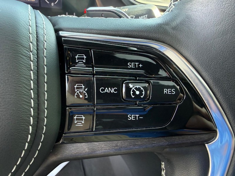 Jeep Grand Cherokee L Vehicle Full-screen Gallery Image 23