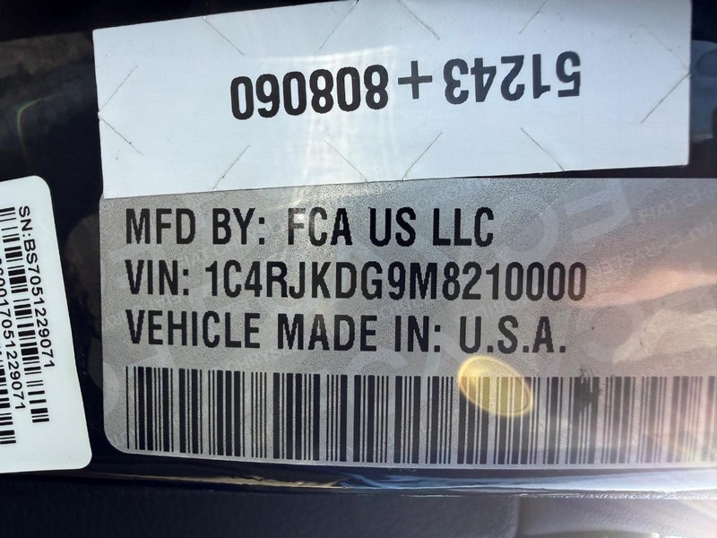 Jeep Grand Cherokee L Vehicle Full-screen Gallery Image 35