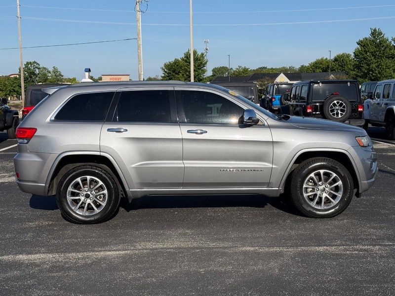 Jeep Grand Cherokee Vehicle Full-screen Gallery Image 2