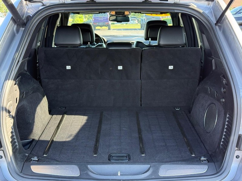 Jeep Grand Cherokee Vehicle Full-screen Gallery Image 7
