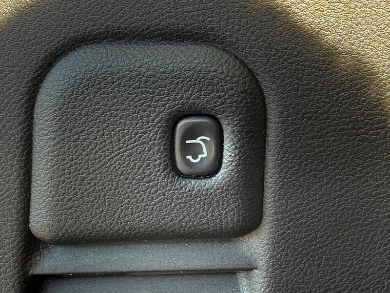 Jeep Grand Cherokee Vehicle Full-screen Gallery Image 8
