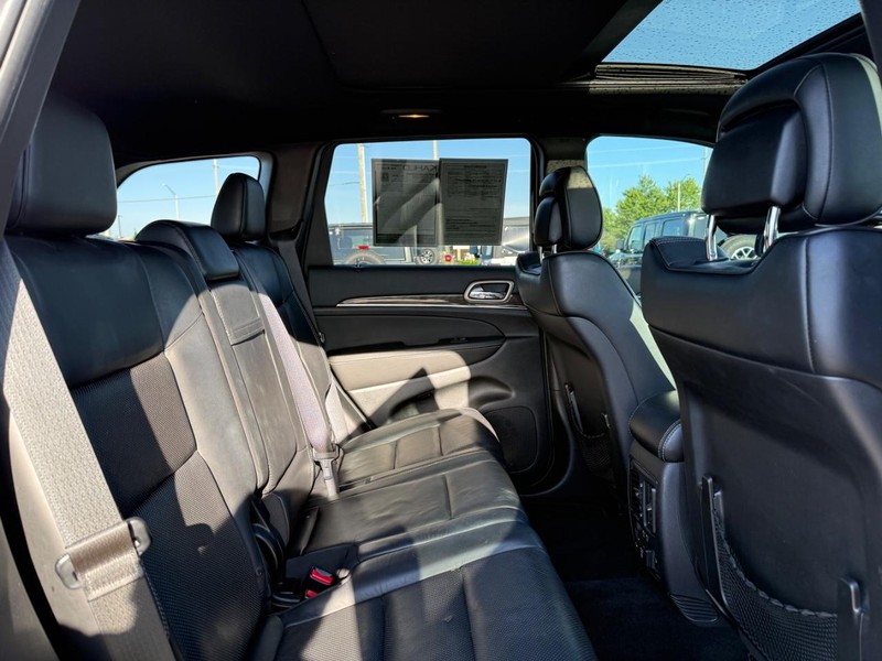 Jeep Grand Cherokee Vehicle Full-screen Gallery Image 11