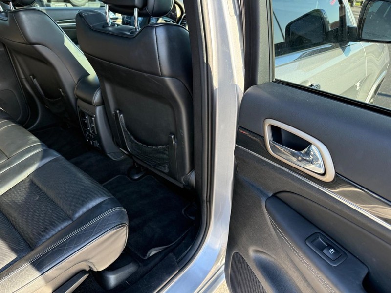 Jeep Grand Cherokee Vehicle Full-screen Gallery Image 12
