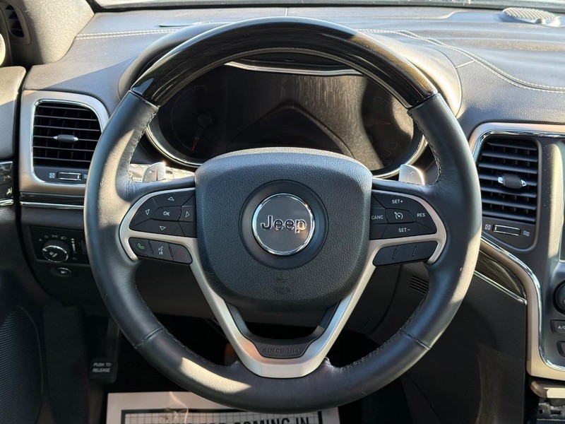 Jeep Grand Cherokee Vehicle Full-screen Gallery Image 15