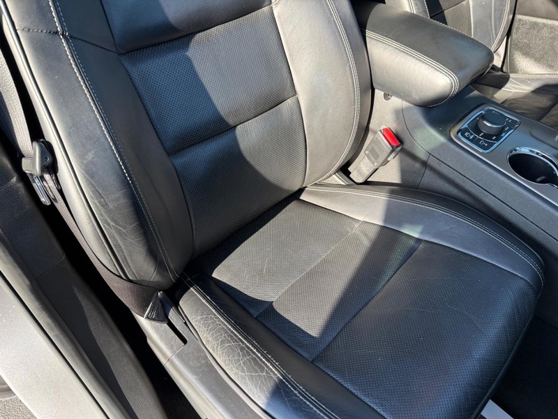 Jeep Grand Cherokee Vehicle Full-screen Gallery Image 17