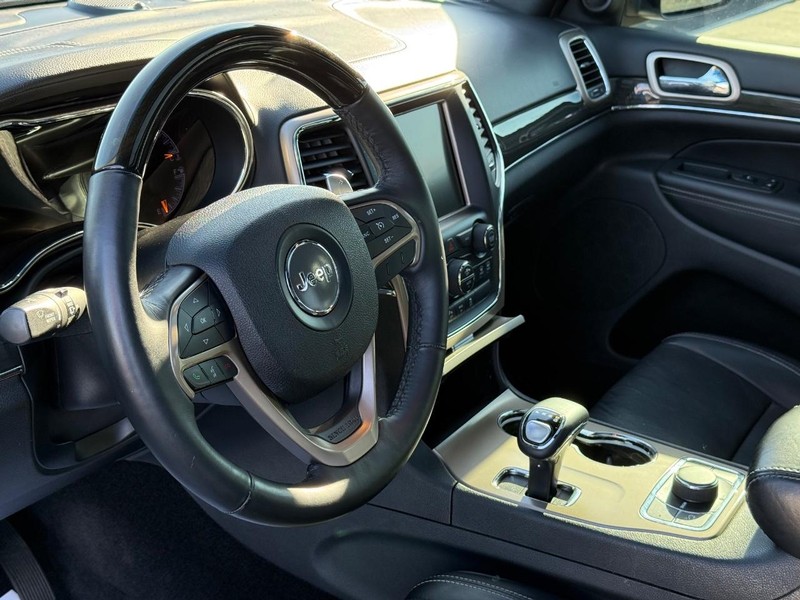Jeep Grand Cherokee Vehicle Full-screen Gallery Image 20