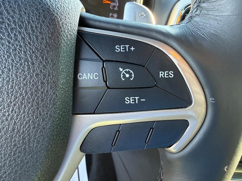 Jeep Grand Cherokee Vehicle Full-screen Gallery Image 22