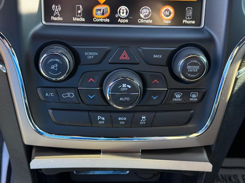 Jeep Grand Cherokee Vehicle Full-screen Gallery Image 27