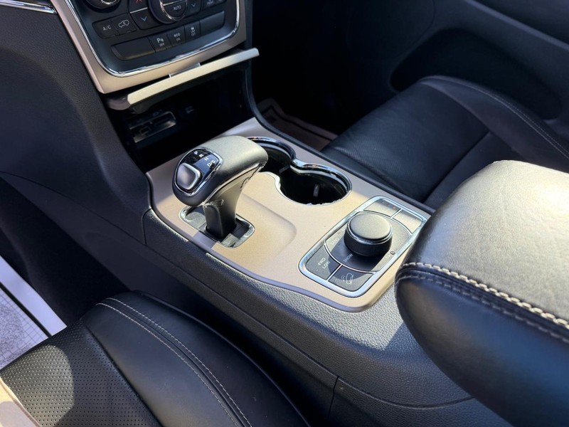 Jeep Grand Cherokee Vehicle Full-screen Gallery Image 28