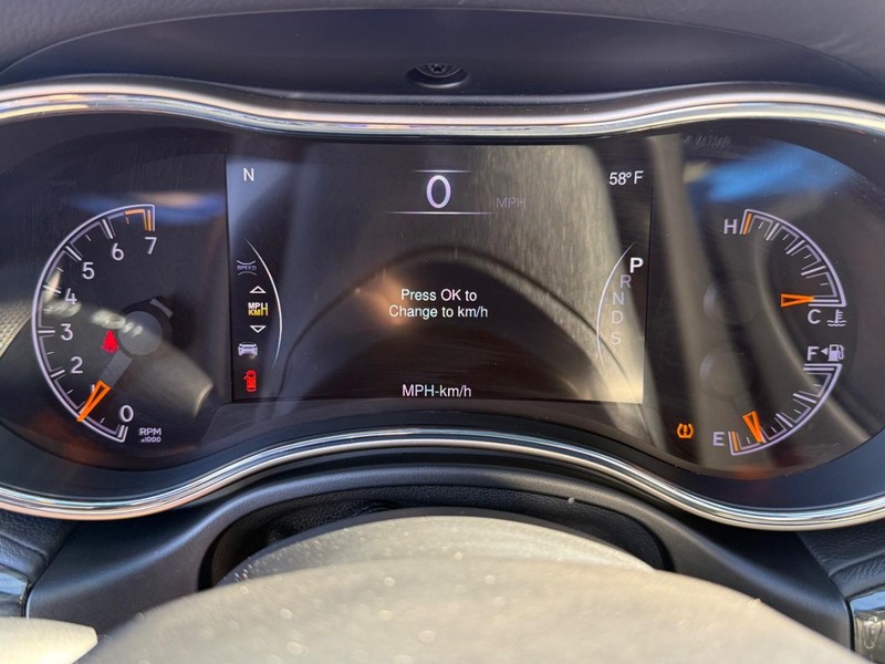 Jeep Grand Cherokee Vehicle Full-screen Gallery Image 31