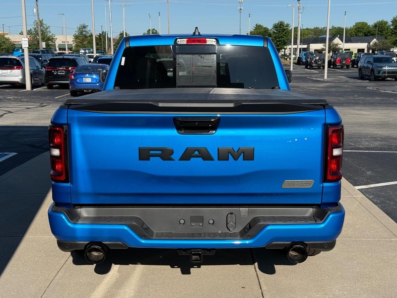 Ram 1500 Vehicle Full-screen Gallery Image 4