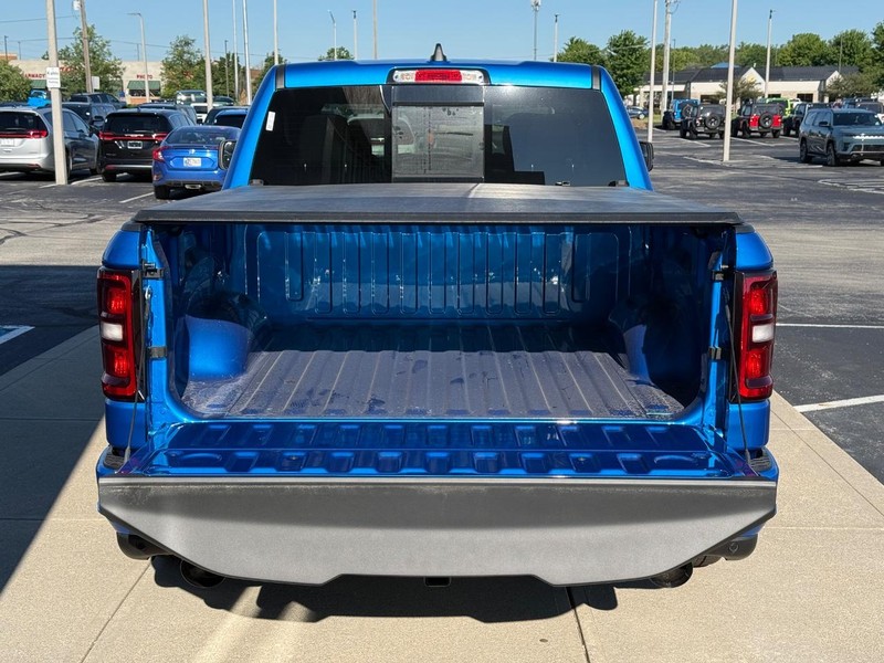 Ram 1500 Vehicle Full-screen Gallery Image 6