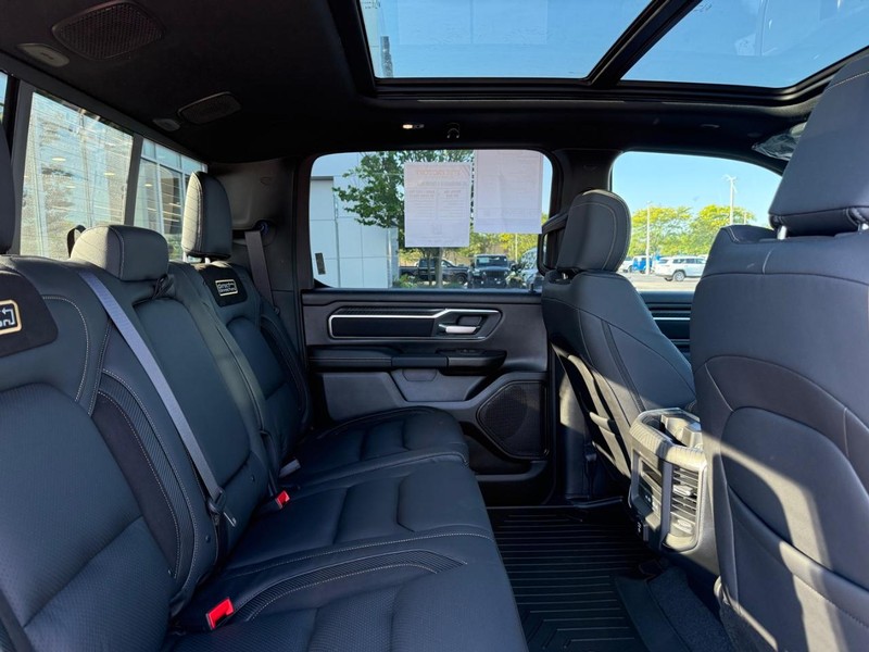 Ram 1500 Vehicle Full-screen Gallery Image 10
