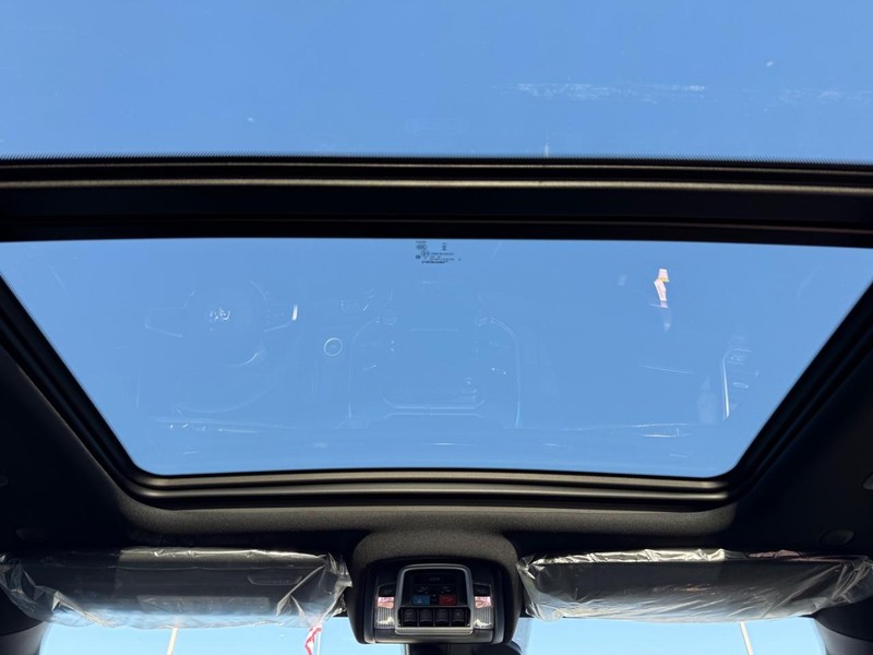 Ram 1500 Vehicle Full-screen Gallery Image 12