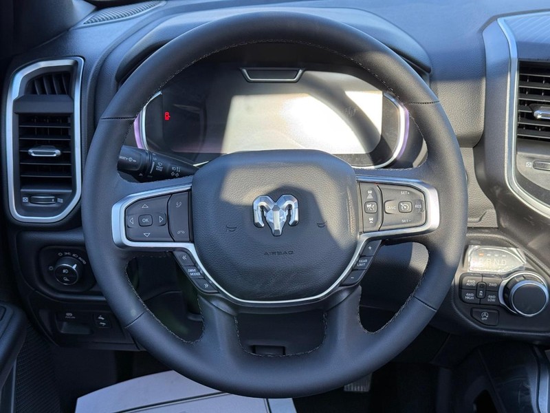 Ram 1500 Vehicle Full-screen Gallery Image 14