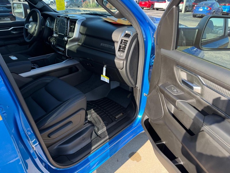 Ram 1500 Vehicle Full-screen Gallery Image 15