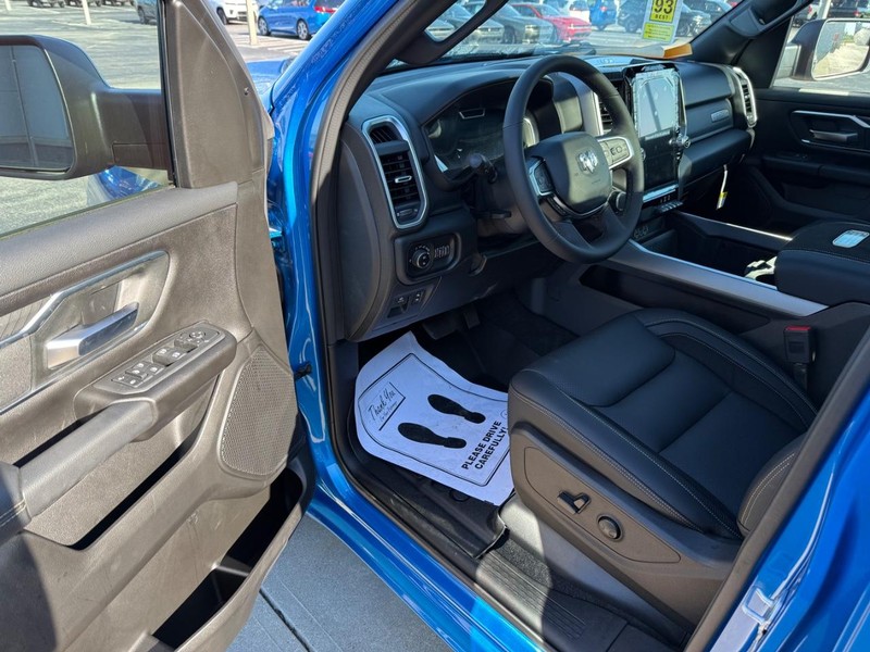 Ram 1500 Vehicle Full-screen Gallery Image 17