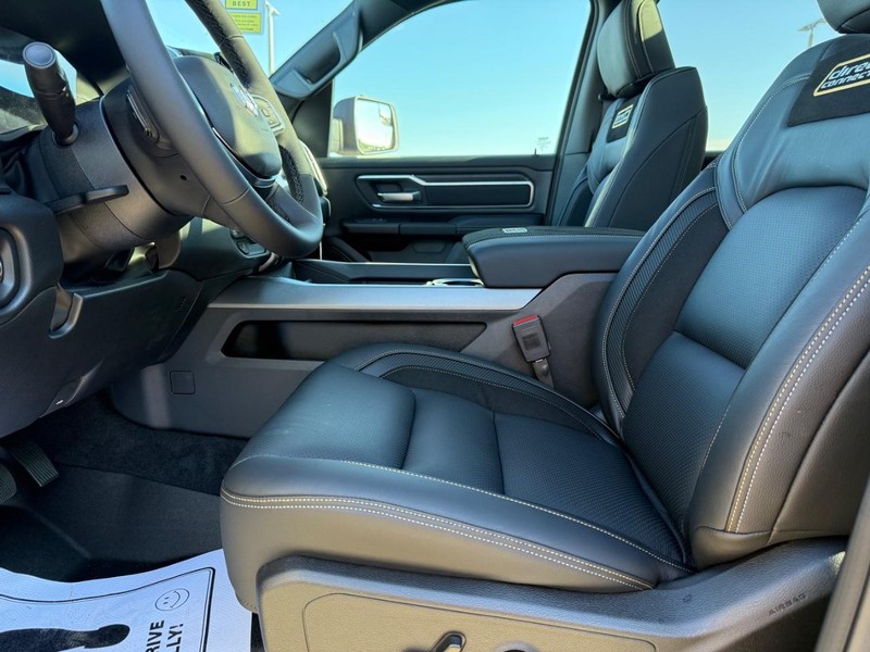 Ram 1500 Vehicle Full-screen Gallery Image 18