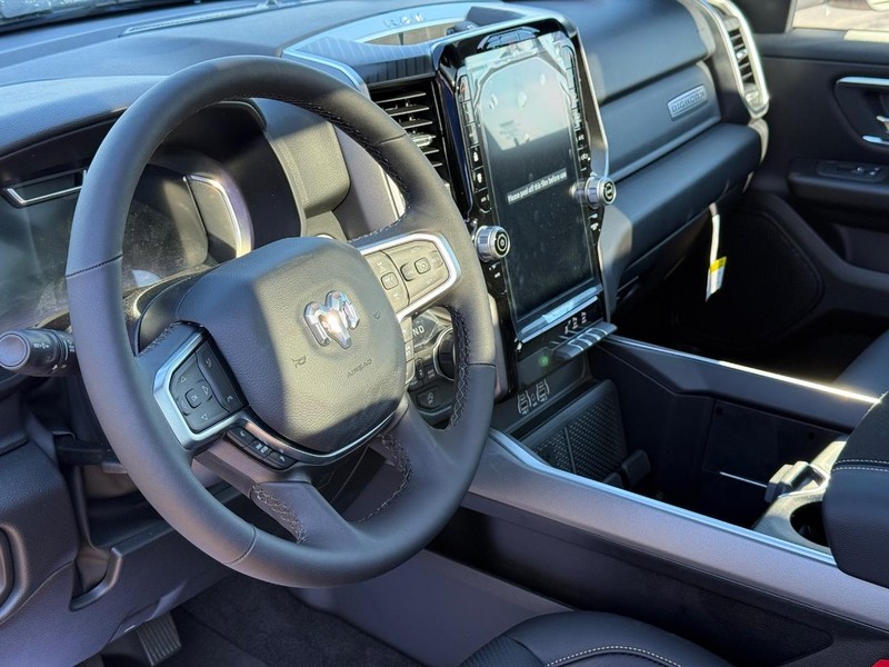 Ram 1500 Vehicle Full-screen Gallery Image 19