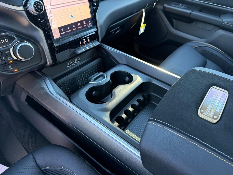 Ram 1500 Vehicle Full-screen Gallery Image 25