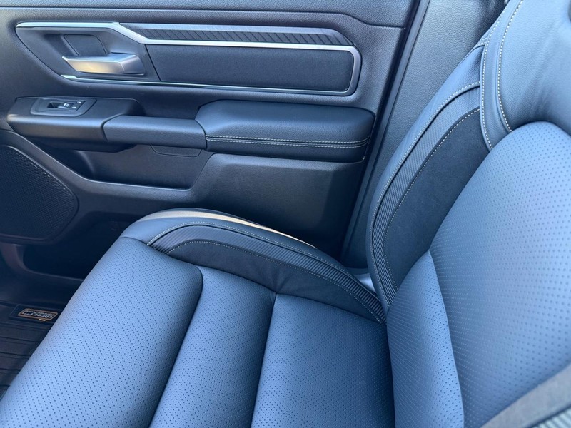 Ram 1500 Vehicle Full-screen Gallery Image 26