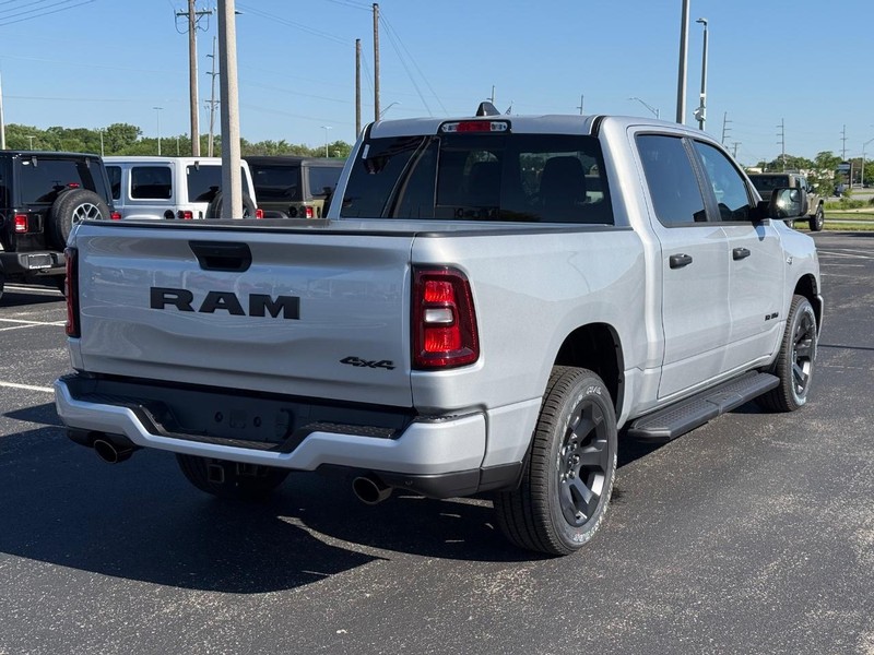 Ram 1500 Vehicle Full-screen Gallery Image 3