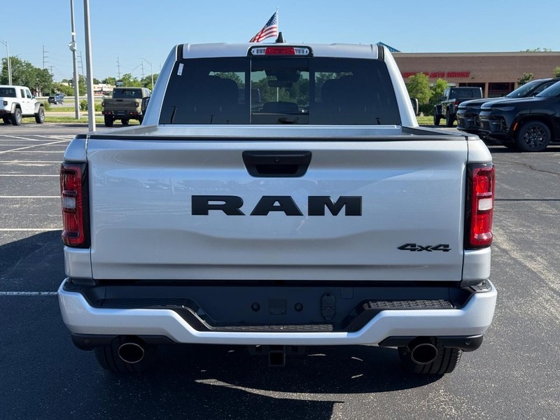 Ram 1500 Vehicle Full-screen Gallery Image 4