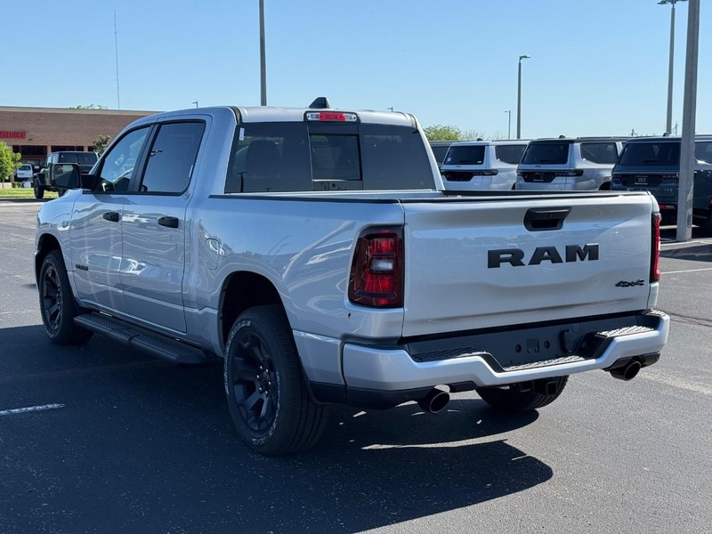 Ram 1500 Vehicle Full-screen Gallery Image 5