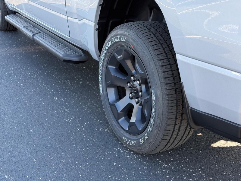 Ram 1500 Vehicle Full-screen Gallery Image 6