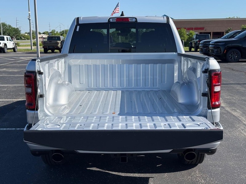 Ram 1500 Vehicle Full-screen Gallery Image 7