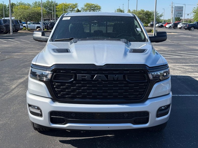Ram 1500 Vehicle Full-screen Gallery Image 9