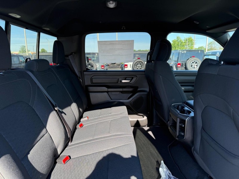 Ram 1500 Vehicle Full-screen Gallery Image 10