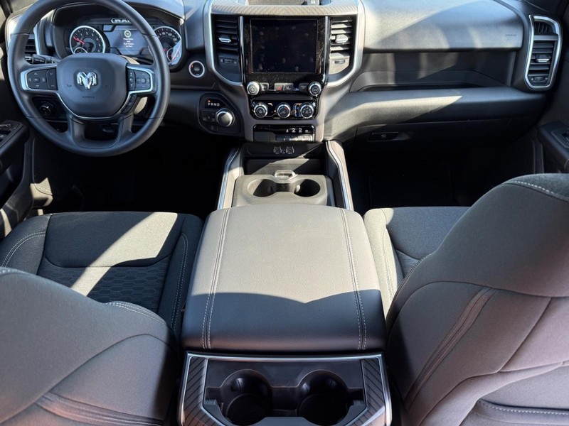 Ram 1500 Vehicle Full-screen Gallery Image 12