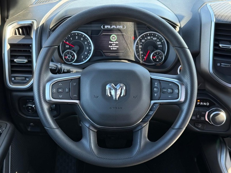 Ram 1500 Vehicle Full-screen Gallery Image 13