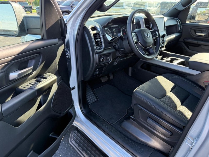 Ram 1500 Vehicle Full-screen Gallery Image 16