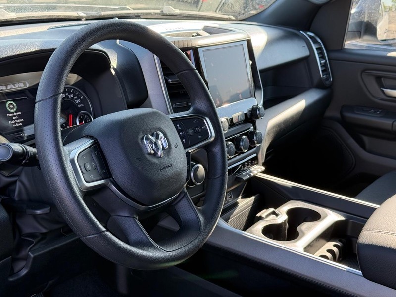 Ram 1500 Vehicle Full-screen Gallery Image 18