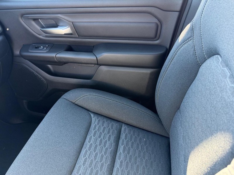 Ram 1500 Vehicle Full-screen Gallery Image 27
